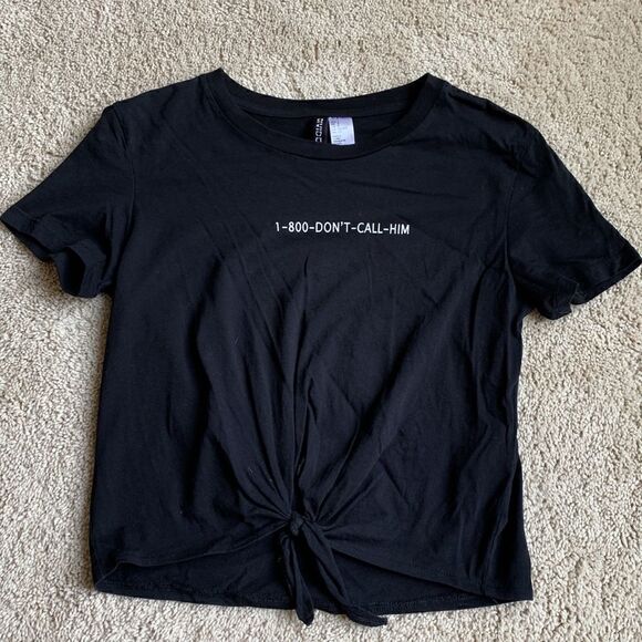 Black H&M‎ 1-800-dont-call-him Tie Front Graphic cropped T-shirt size small - Picture 2 of 3